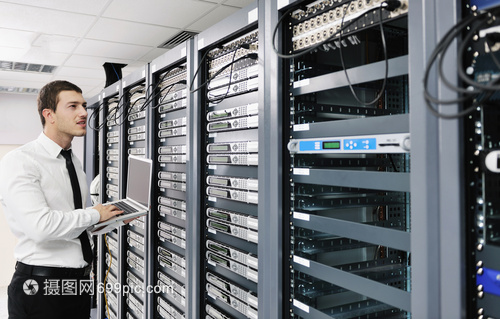 輕裝簡行 IT工程師商務人員與超薄鋁本在現(xiàn)代機房網(wǎng)絡工程中的高效協(xié)同